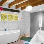 Loft Piscine Chauffee Et Couverte Nyaraló Sauvignac