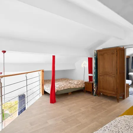 Loft Piscine Chauffee Et Couverte Holiday home Sauvignac